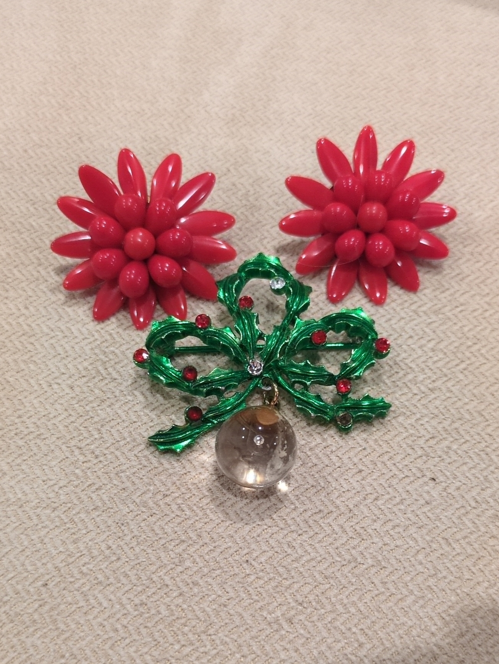 Green Bow Brooch with Red Floral Earrings Set
